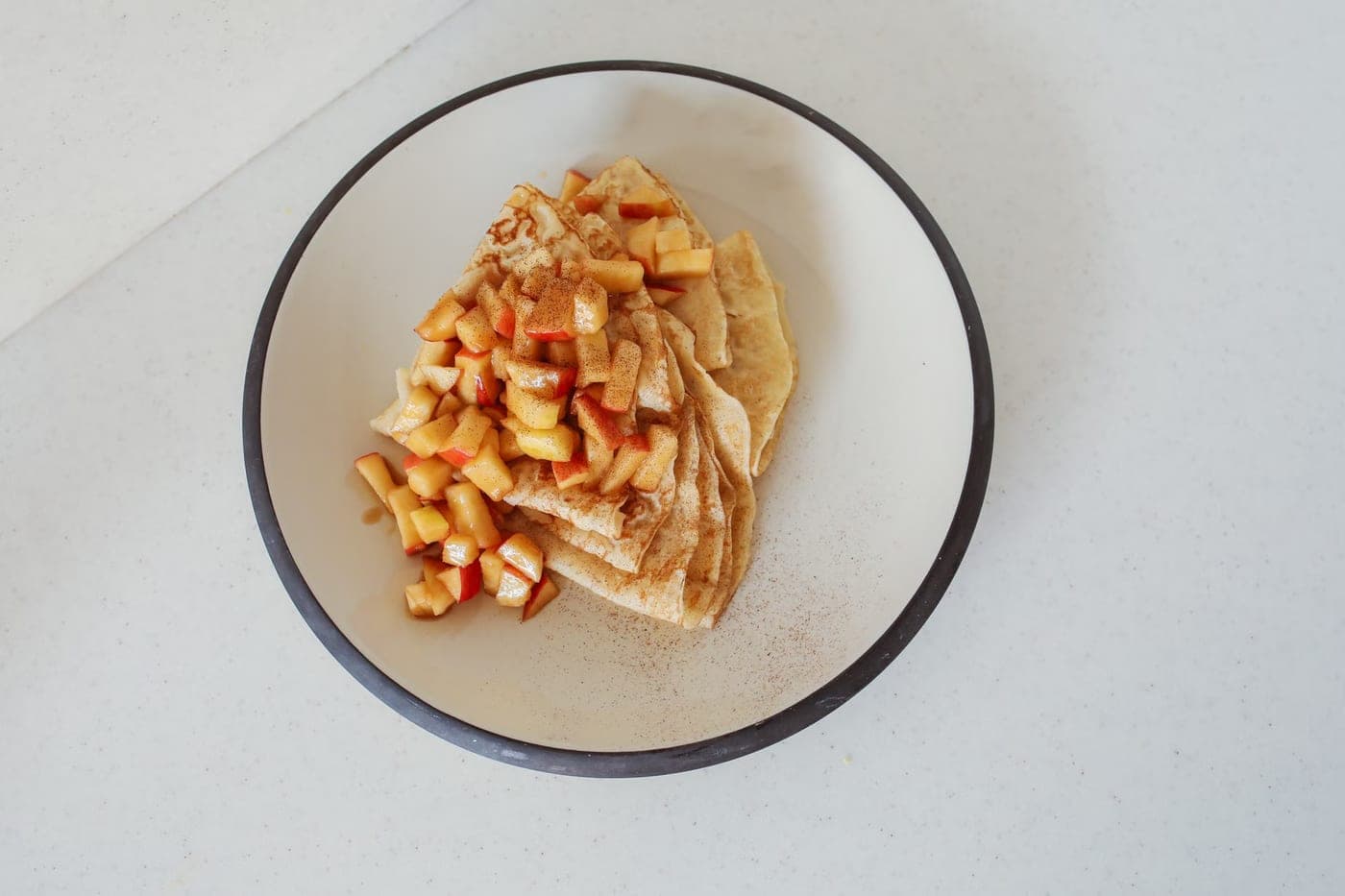 Crêpes aux pommes à la cannelle