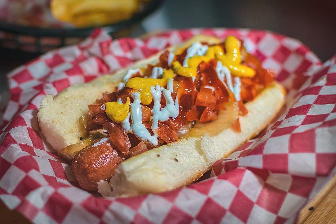 Hot dog maison à la saucisse