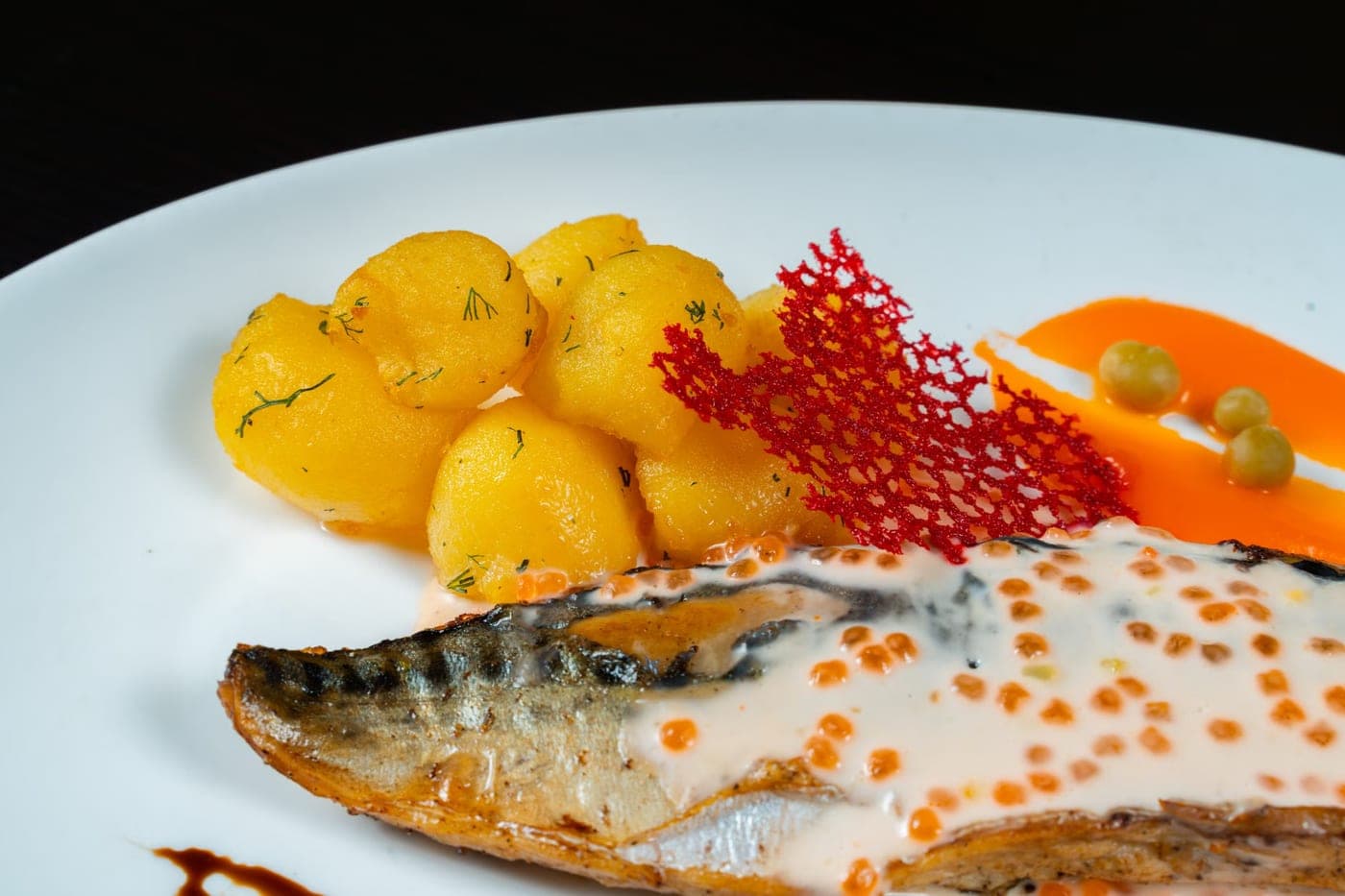 Maquereau poêlé, pommes de terre et sauce crème tomate