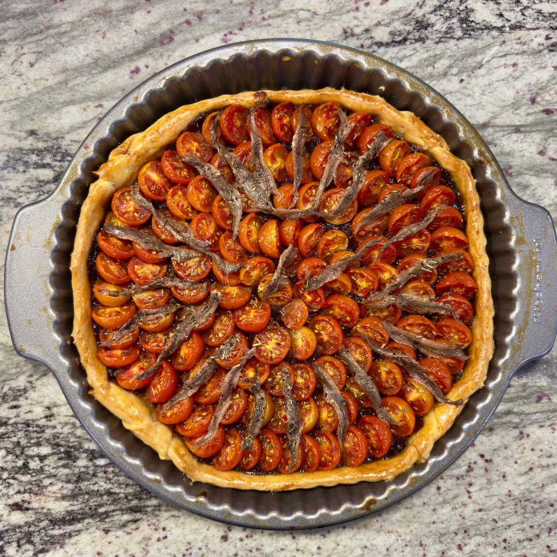 Pissaladière aux tomates cerises et anchois