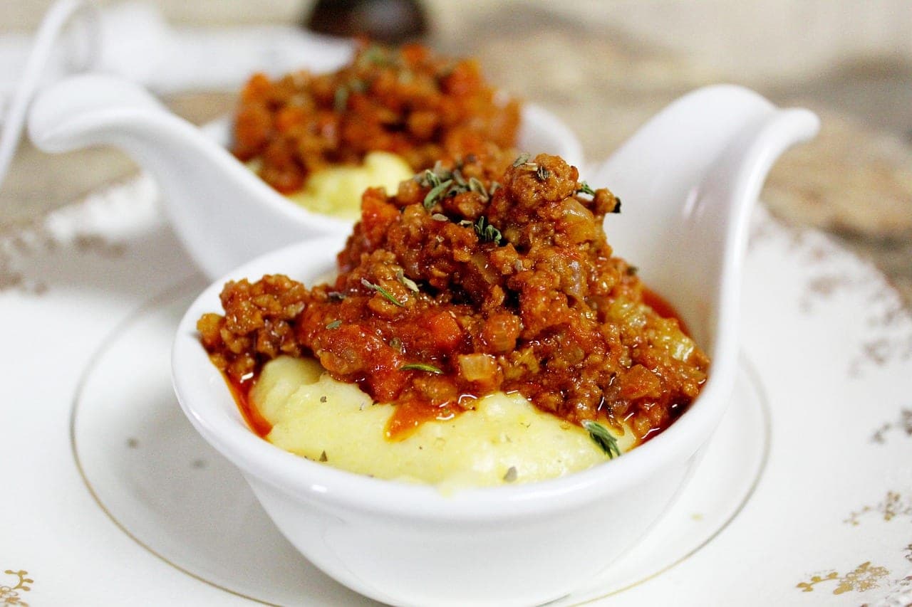 Polenta crémeuse à la sauce tomate et viande hachée