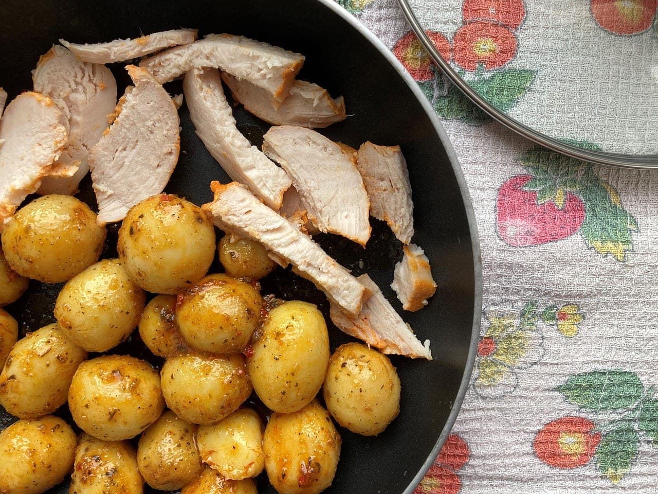 Poulet aux pommes de terre rôties