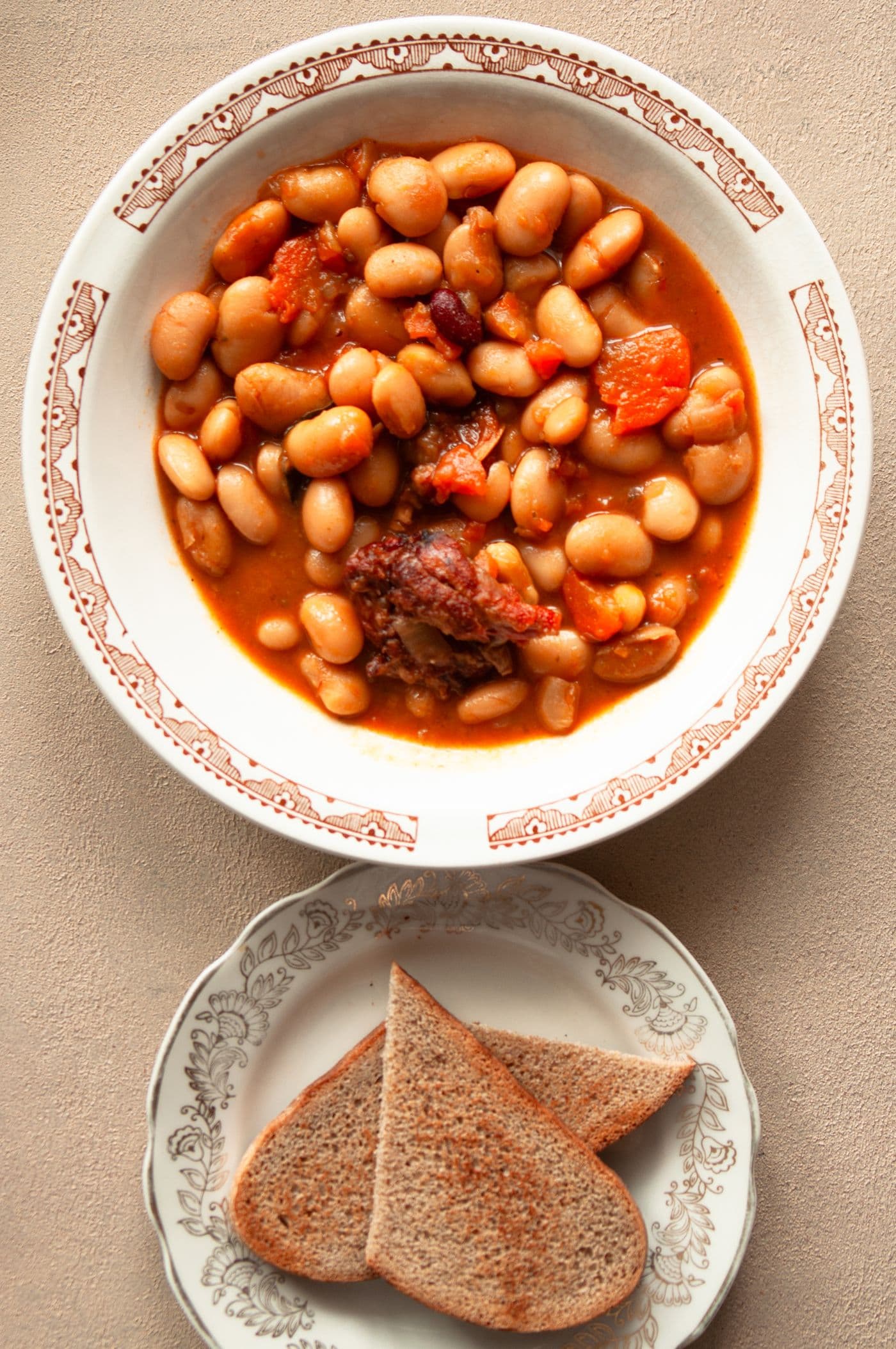 Ragoût haricots blancs lardons et pain