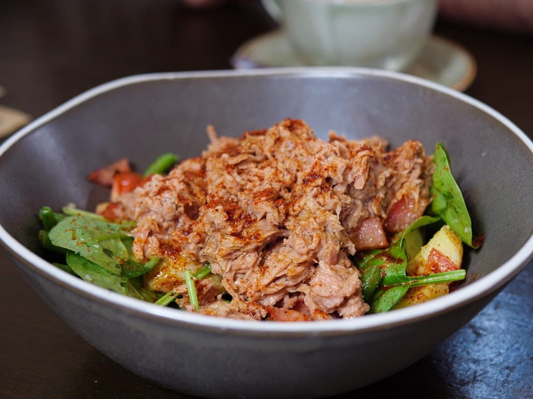 Salade de thon aux pommes de terre et épinards