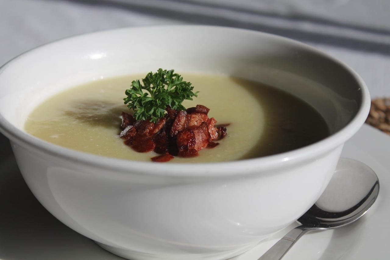 Soupe poireaux pommes de terre aux lardons