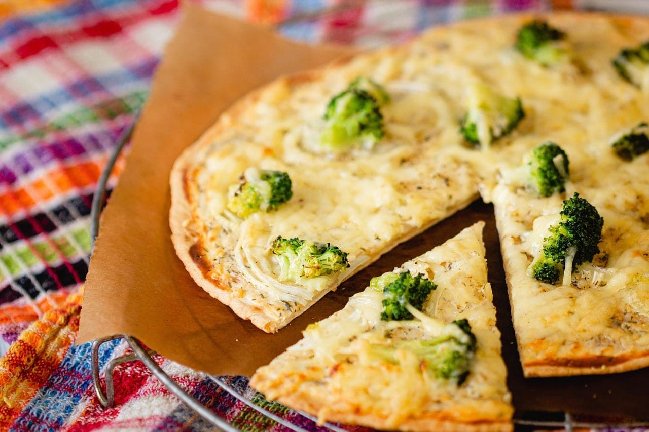 Tarte flambée au brocoli et fromage