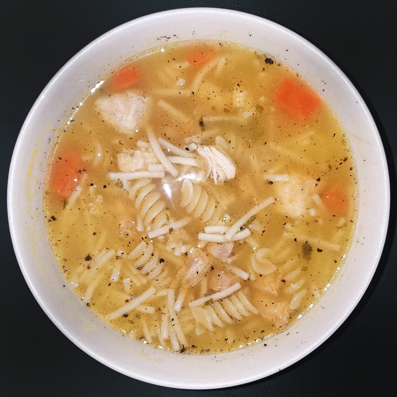 Soupe poulet nouilles carotte